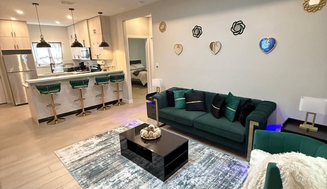 Beautiful 3-Beds Apartment in Mission with WIFI; Safe & Spacious Stay
