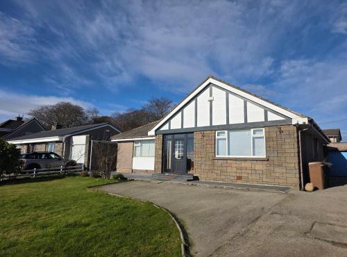 Beautiful 3 beds bungalow on west edge of Aberdeen
