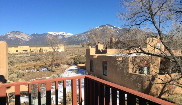 Beautiful 3 Br Casita, near Taos & TSV