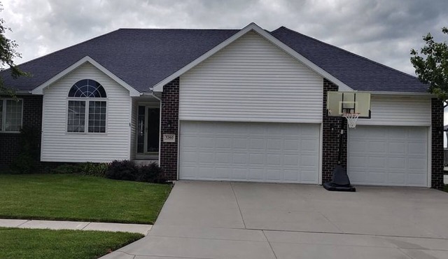 Beautiful 3 BR home with easy access to I-80 and 10 minutes to downtown.