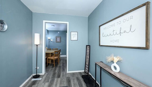 Beautiful 3 BR house in Akron,King bed , Smart Tv in each room & Firepit