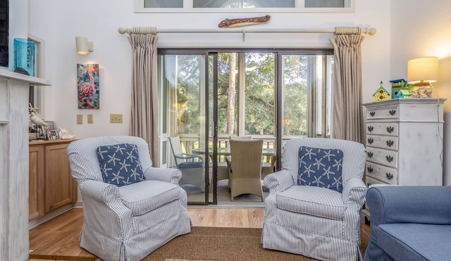 Beautiful 3 BR 3 Bathroom Villa! Neighborhood Pool! Amenity access available for purchase!