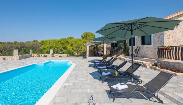 Beautiful 3-BR villa with pool and sea view just above Rogoznica