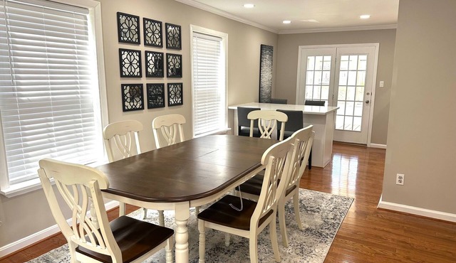 Beautiful 3 BRs 2 Baths 15 min to DC