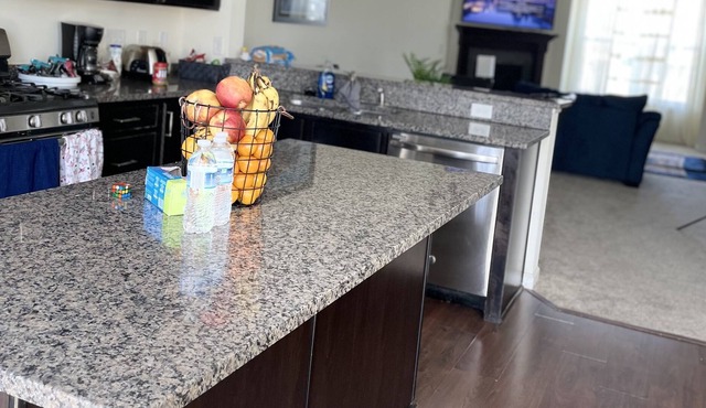 Beautiful 3 floor townhouse in the heart of Minneapolis!! Pets Allowed