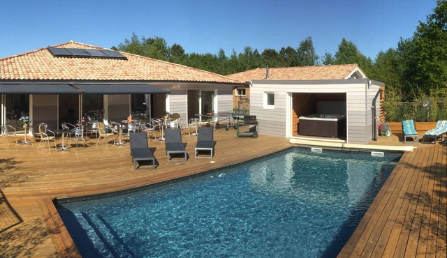 Beautiful 300 m² house with heated swimming pool and spa Close to the ocean
