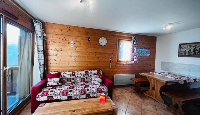 Beautiful 3-room, 2-bath Apartment - Pool & Garage