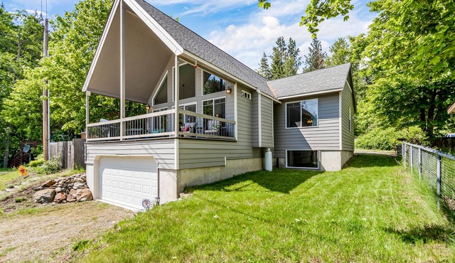 Beautiful 3-story home with lake/bay views, deck, grill, firepit & fireplace