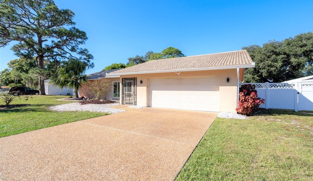 Beautiful 3B/2B Heated Pool Home Near Siesta Beach