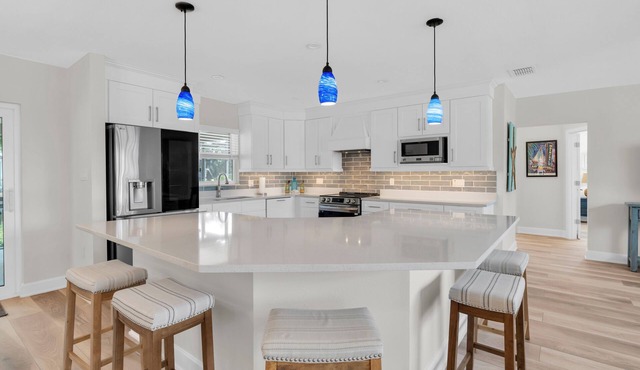 Beautiful 3BD,2BA Waterfront Pool Home