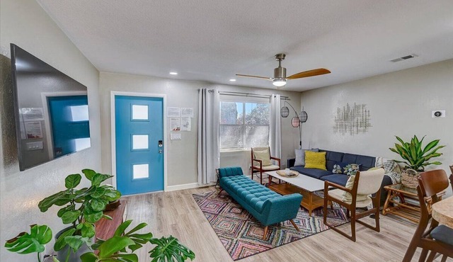 Beautiful 3bd 2ba POOL Home near 15-20 min from Clearwater FL