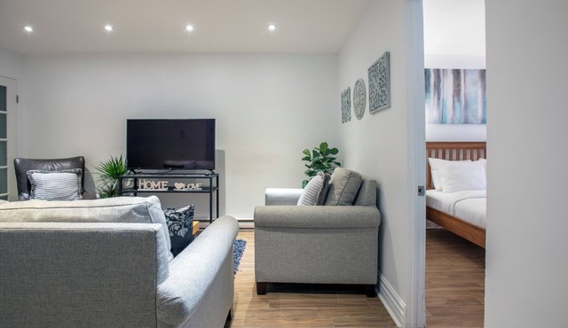 Beautiful 3BDR 4BEDS Heart of Downtown