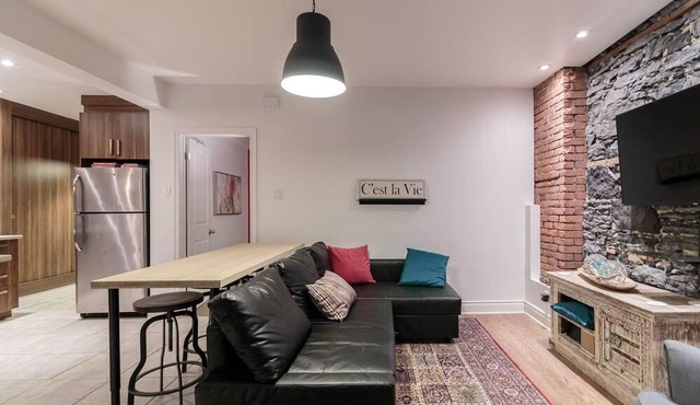Beautiful 3BDR Urban Oasis in Downtown w/ Parking