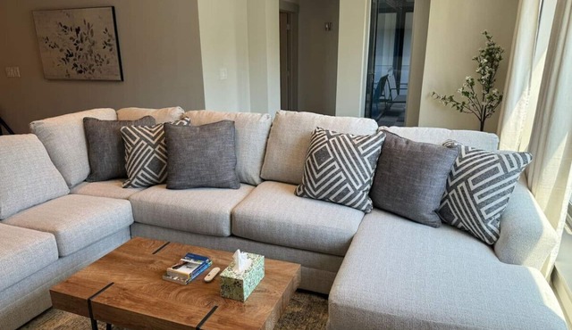 Beautiful 3Bed/2Bath Apartment