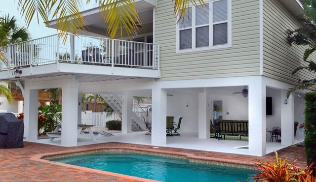 Beautiful 3Bed/3 Bath, Heated Pool, WiFi & Trolley, Stroll to Pristine Beach, NO Roads to Cross, Dog*(See Note)Allow