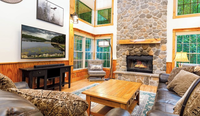 Beautiful 3Bed 4.5Bath Cabin w/Bonus Room - Near Trails and Lake