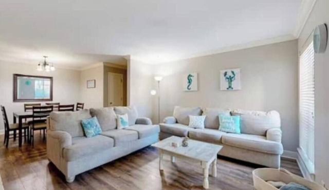 Beautiful 3bedroom condo central to the beach, shops & restaurants