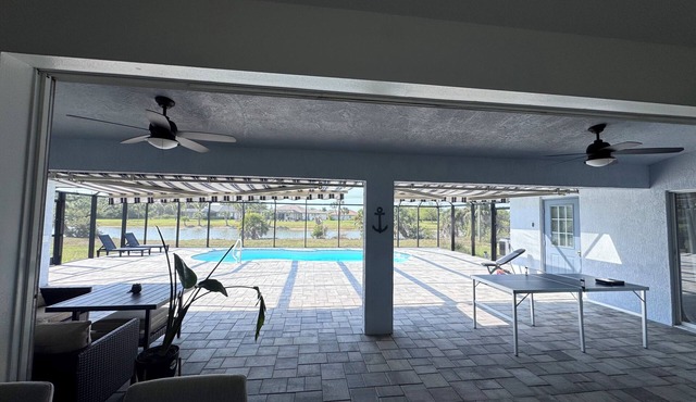 Beautiful 3BR+game room, tennis table, heated pool with Canal Views