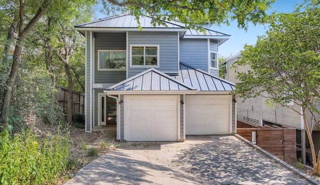 Beautiful 3BR Home in the Center of Everything!
