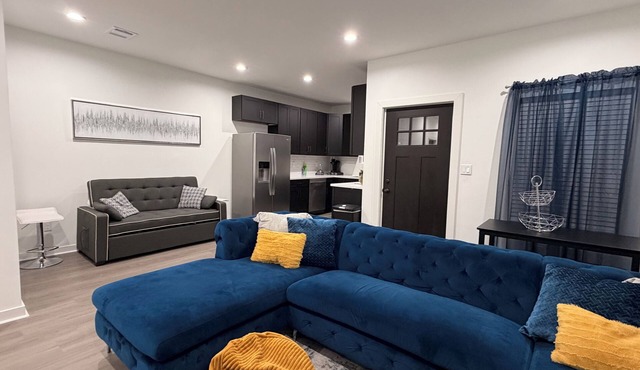 Beautiful 3BR Home Stylish, Cozy & Convenient