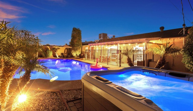 Beautiful 3BR home with free heated pool/spa! Near Old Town, ASU, golf & more.