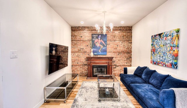 Beautiful 3BR in Montreal famous Saint Catherine