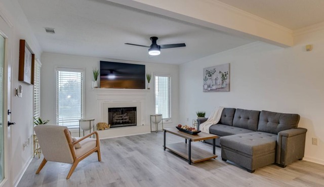 Beautiful 3BR Townhouse Close to Downtown Augusta