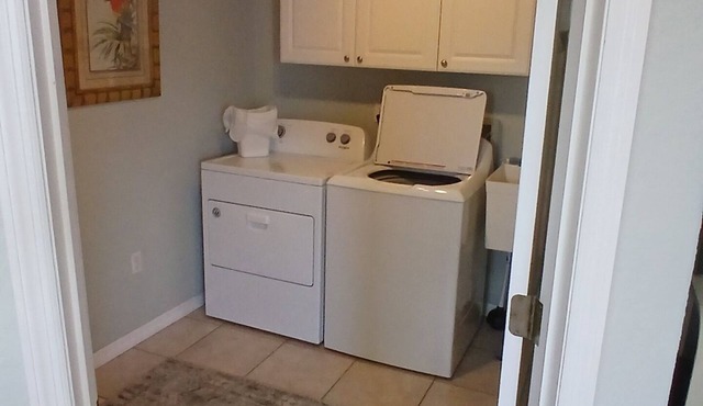 Beautiful 3BR2BA FULLY FURNISHED ! Convenient to races,airport!