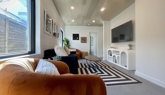Beautiful 3D Home 10 Minutes from Downtown | 4BD 3BA | Cowboy Pool