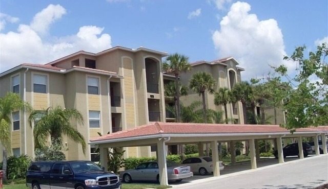 Beautiful 3rd Floor Condo, 27 Holes Golf, Resort Community