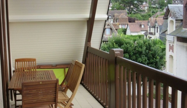 Beautiful 4 bedroom apartment in the center of Blonville
