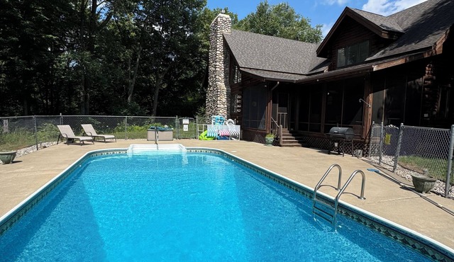 Beautiful 4-BD 9 bed house with heated in-ground pool, and fiber internet