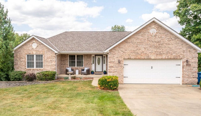 Beautiful 4 BDR Country Home, 15 Min from Ark Encounter – Perfect for Groups!