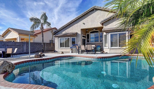 Beautiful 4 Bdrm Golf Course Property w/Pool!