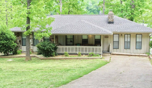 Beautiful 4-bedroom house on the lake in charming Cherokee Village
