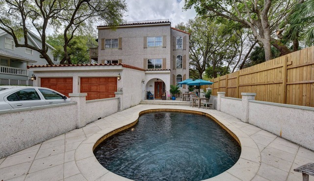 Beautiful 4 bed, 5 full bath, East Beach with Pool, 3 houses from East Beach