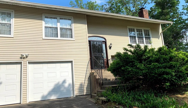 Beautiful 4 Bedroom Home With Pool 40 minutes from Atlantic City!