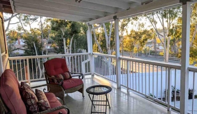 Beautiful 4 bed, 2.5 bath House with yard & grillnn