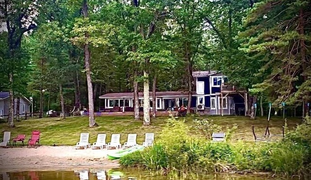 Beautiful 4 bed; 2 bath home on Long Lake! Pontoon Boat Available to Rent!