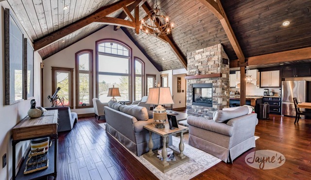 Beautiful 4 bed 3 bath cottage on Loon Lake! Hot Tub! SW Exposure!