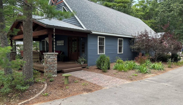 Beautiful 4 Bed 4 Bath home - Walking distance to Torch Lake Public Access