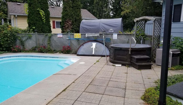 Beautiful 4 Bedroom Cottage on BuckHorn Lake