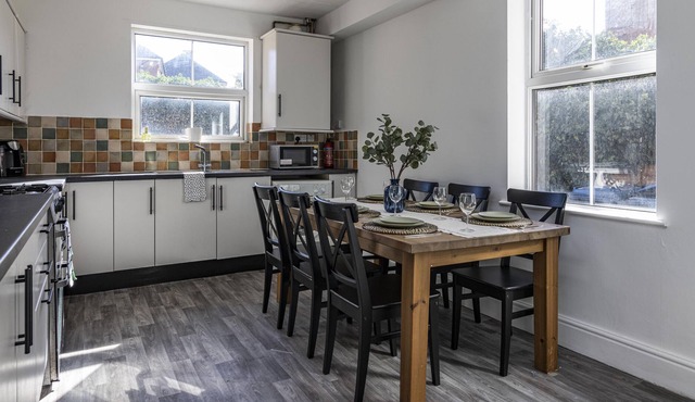 Beautiful 4 bed home 5 minutes from Nottingham Forest Football club