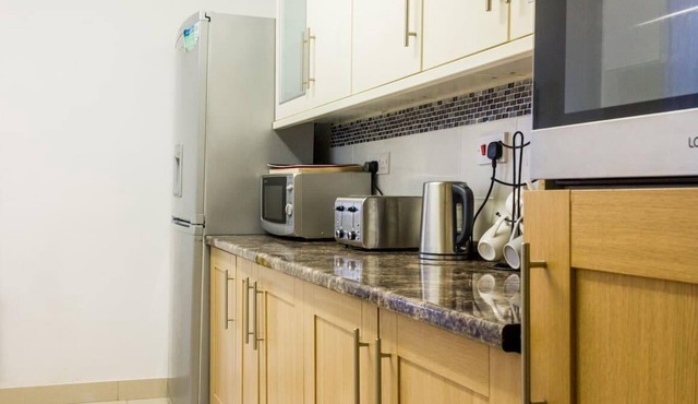 Beautiful 4-Bed House in Bootle