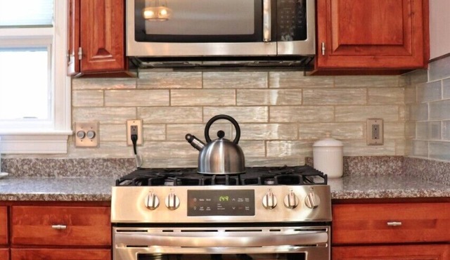 Beautiful 4-Bed Jamestown Colonial - 5 Min. To Newport