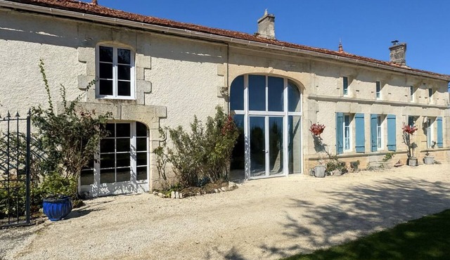 Beautiful 4 bed rural Gite sleeps 10 with pool