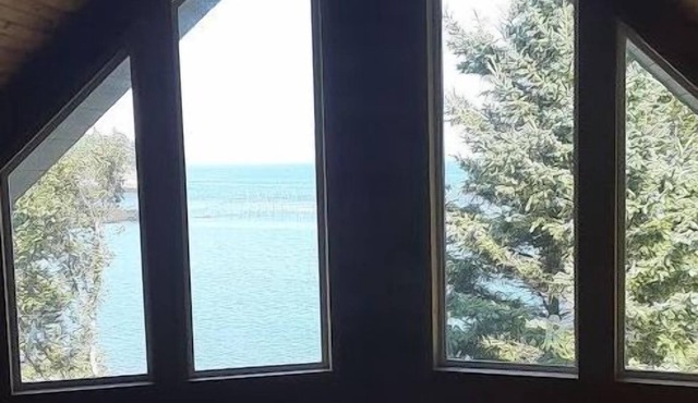 Beautiful 4 Bedroom Oceanfront Cottage on the Bay of Fundy on Campobello Island