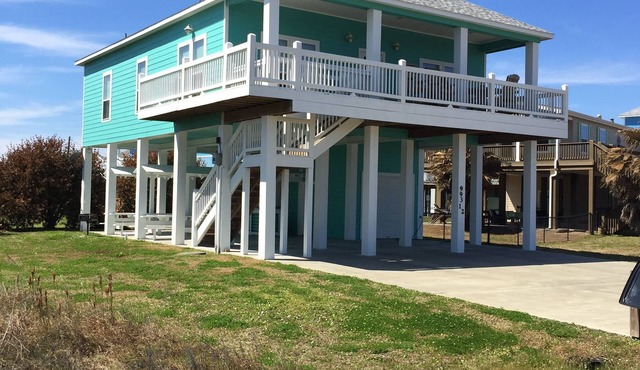 Beautiful 4 Bedroom, 3 bath Beach Home. Sleeps 16.