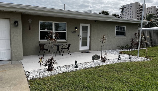 Beautiful 4 bedroom home located near all your favorite spots In Daytona Beach