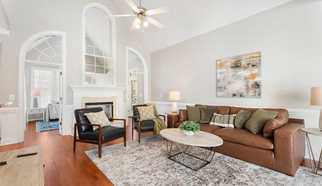 Beautiful 4-bedroom house with High Ceilings in charming Fuquay-Varina